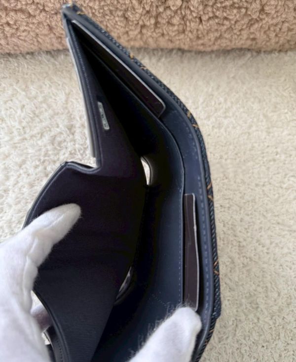 CHANEL 香奈兒牛仔布三折短夾(售價已折) CHANEL 香奈兒牛仔布三折短夾