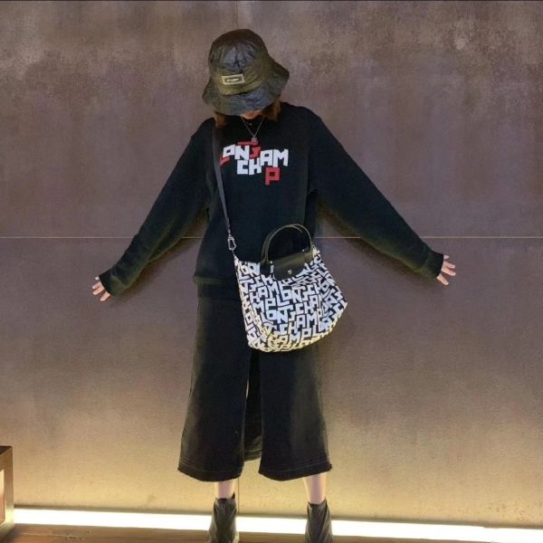 日本longchamp LGP系列滿版字母尼龍斜背包 L號 日本longchamp LGP系列滿版字母尼龍斜背包 L號