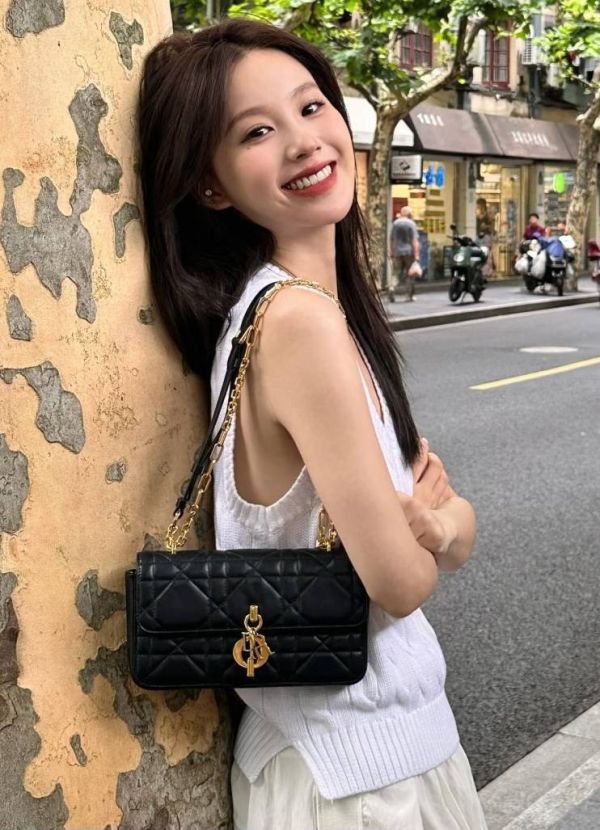 日本DIOR My Dior Daily 附鏈帶WOC手拿包 日本DIOR My Dior Daily 附鏈帶WOC手拿包