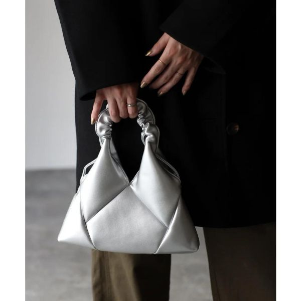 日本 Riberry 褶皺提把菱格紋三角包 日本 Riberry 褶皺提把菱格紋三角包