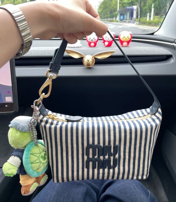 日本 miumiu 條紋肩背腋下包 日本 miumiu 條紋肩背腋下包
