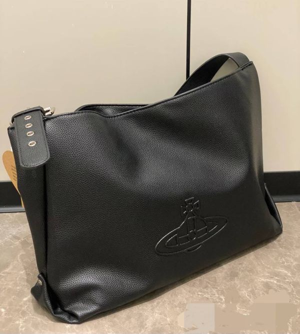 Vivienne Westwood Maxime Large Shoulder Bag 牛皮肩背腋下包(售價已折) Vivienne Westwood Maxime Large Shoulder Bag 牛皮肩背腋下包