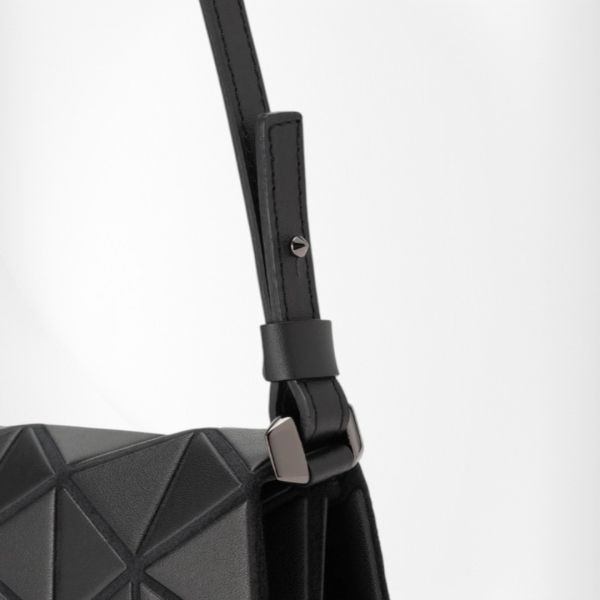 日本 三宅一生BAO BAO ISSEY MIYAKE TONNEAU MATTE 單肩包 日本 三宅一生BAO BAO ISSEY MIYAKE TONNEAU MATTE 單肩包