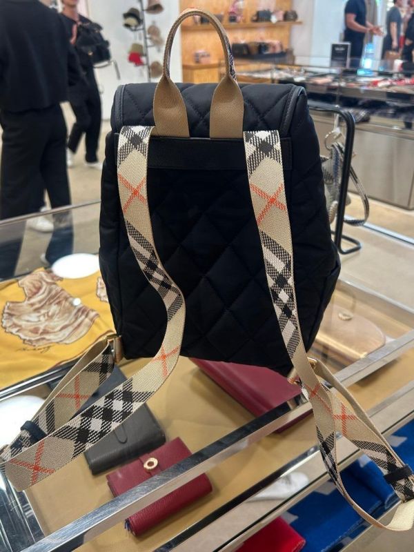 日本 Burberry 全新復古格紋雙肩包 日本 Burberry 全新復古格紋雙肩包