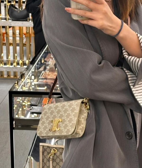 日本Celine 凱旋門老花翻蓋肩背包 日本Celine 凱旋門老花翻蓋肩背包