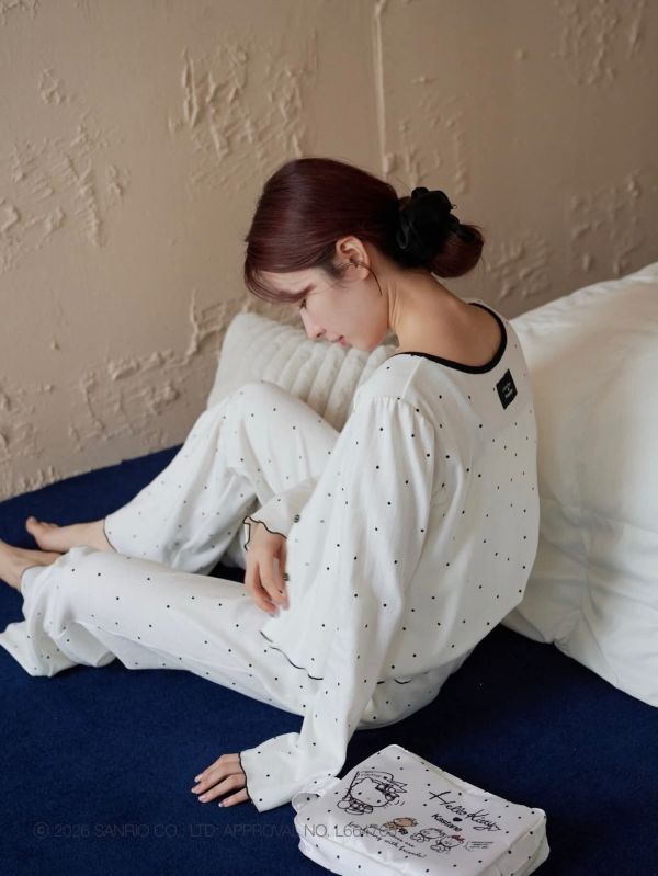 日本 Kastane x Hello Kitty精緻刺繡家居服套裝 日本 Kastane x Hello Kitty精緻刺繡家居服套裝