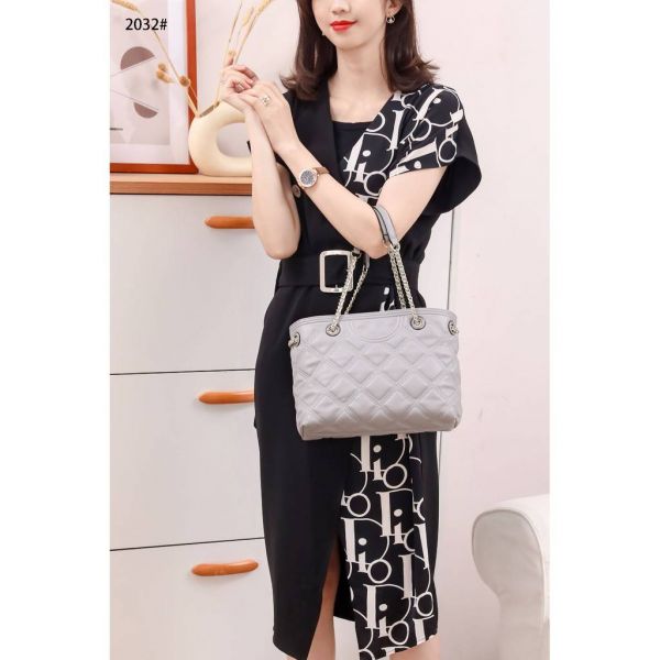 TORY BURCH FLEMING SOFT CONVERTIBLE SHOULDER BAG 羊皮菱格肩背包 TORY BURCH FLEMING SOFT CONVERTIBLE SHOULDER BAG
羊皮菱格肩背包