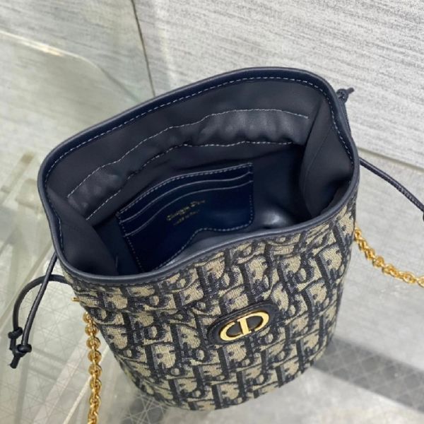 日本 30 Montaigne 附抽繩迷你水桶包 藍色 Dior Oblique 緹花 日本 30 Montaigne 附抽繩迷你水桶包 藍色 Dior Oblique 緹花