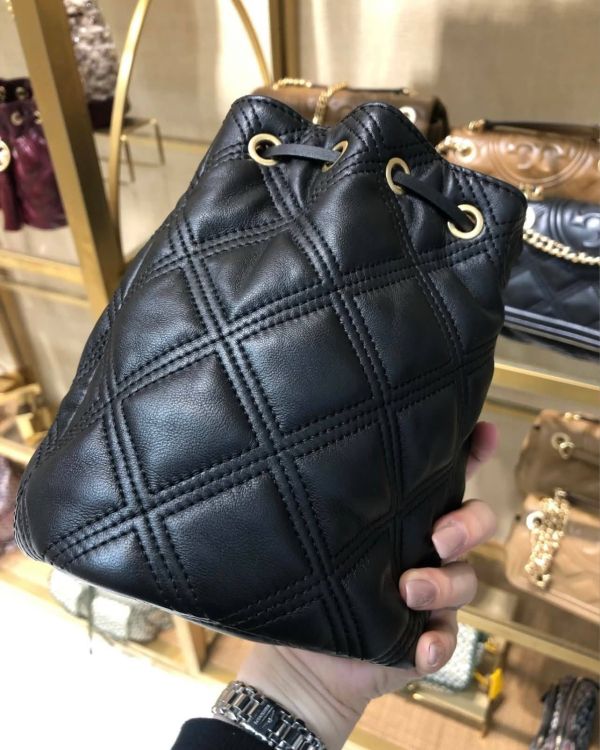 日本Tory Burch Fleming水桶包 日本Tory Burch Fleming水桶包