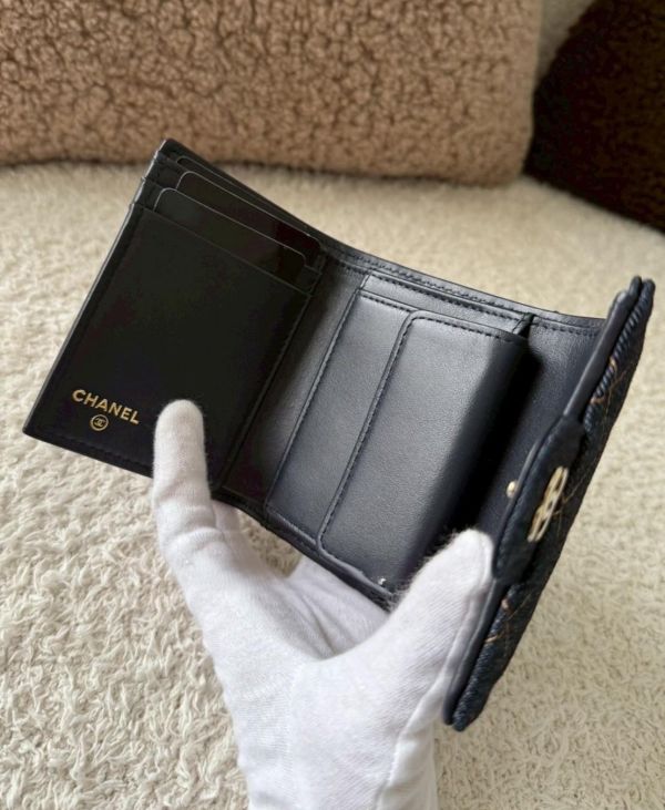 CHANEL 香奈兒牛仔布三折短夾(售價已折) CHANEL 香奈兒牛仔布三折短夾