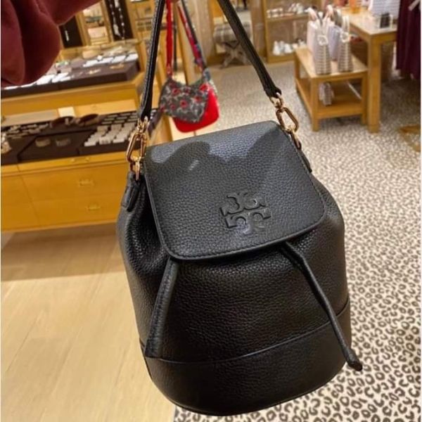 TORY BURCH THEA 立體LOGO兩用翻蓋後背包水桶包 TORY BURCH,翻蓋,水桶包