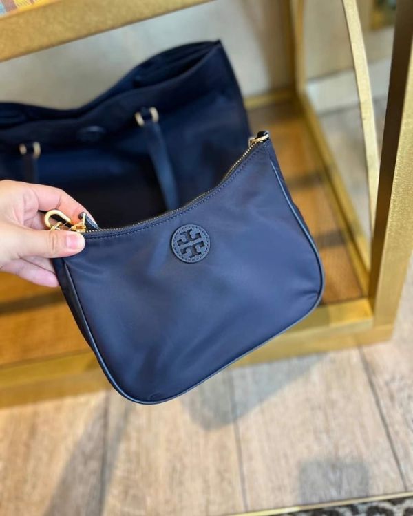 Tory Burch 尼龍斜背包(共二色) Tory Burch 尼龍斜背包