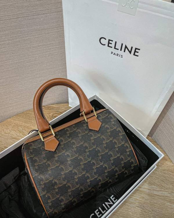 現貨CELINE TRIOMPHE帆布及小牛皮小型波士頓手袋(售價已折) CELINE TRIOMPHE帆布及小牛皮小型波士頓手袋