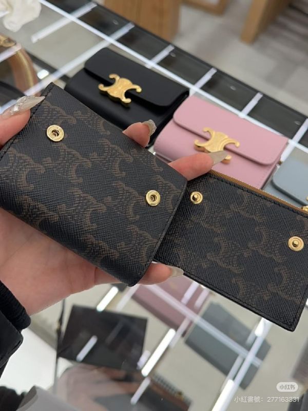 日本 CELINE Nino 凱旋金釦牛皮二折 Nino柔軟粒面小牛皮中夾 日本 CELINE Nino 凱旋金釦牛皮二折 Nino柔軟粒面小牛皮中夾
