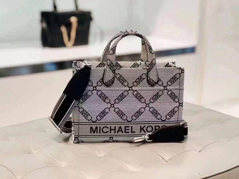 Michael Kors gigi小款菱格印花托特包(售價已折) Michael Kors gigi小款菱格印花托特包