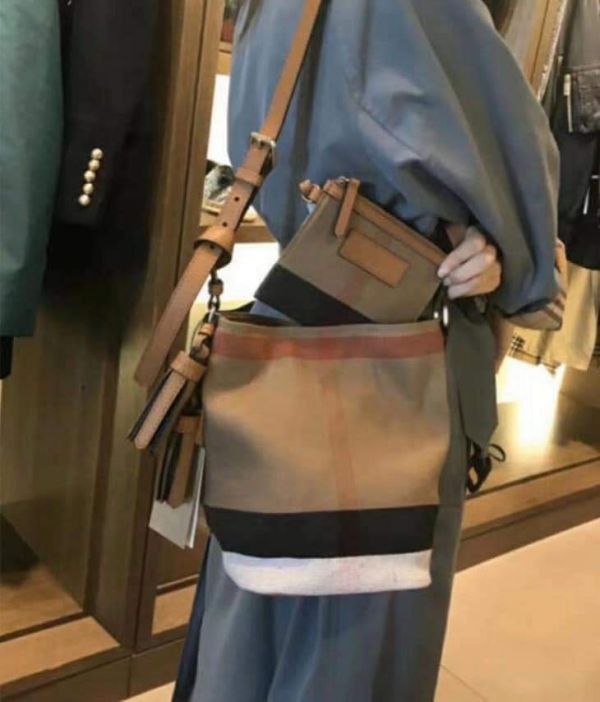 BURBERRY經典流蘇水桶包(小)附小包(售價已折) 日本代購,BURBERRY,肩背包