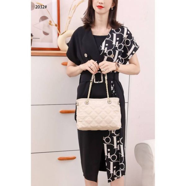 TORY BURCH FLEMING SOFT CONVERTIBLE SHOULDER BAG 羊皮菱格肩背包 TORY BURCH FLEMING SOFT CONVERTIBLE SHOULDER BAG
羊皮菱格肩背包