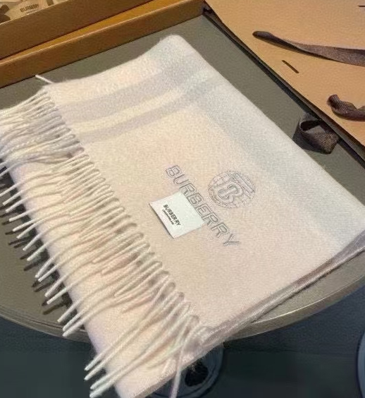 特價BURBERRY 刺繡LOGO羊絨長版圍巾(售價已折) 日本代購,BURBERRY,圍巾