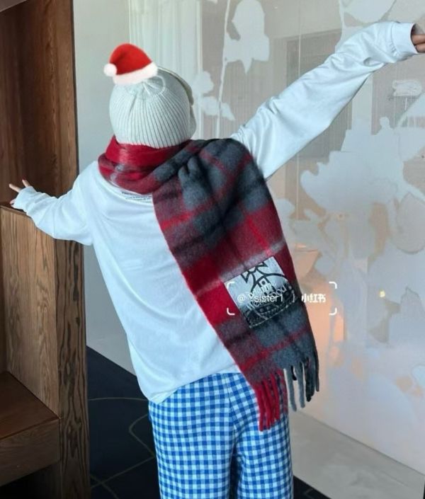 日本Vivienne Westwood 格紋毛海圍巾 日本Vivienne Westwood 格紋毛海圍巾