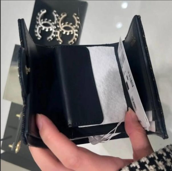 CHANEL 香奈兒牛仔布三折短夾(售價已折) CHANEL 香奈兒牛仔布三折短夾