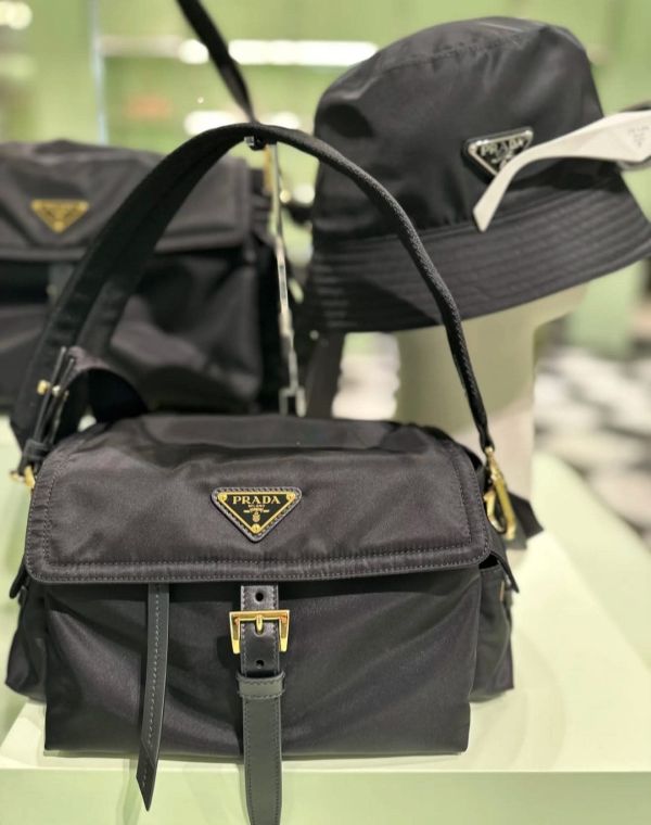 日本PRADA 普拉達 新款郵差包 日本PRADA 普拉達 新款郵差包