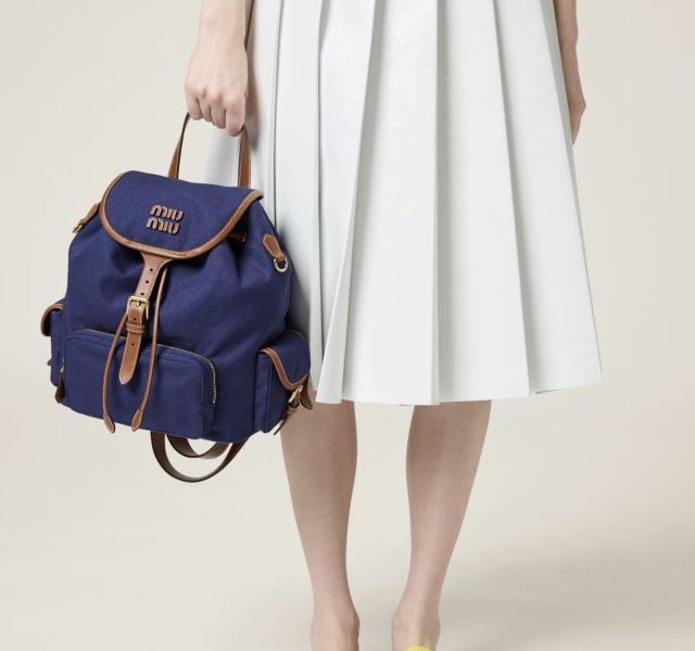 日本 miumiu FROM THE RUNWAY 帆布皮革背囊 矢車菊藍色 日本 miumiu FROM THE RUNWAY 帆布皮革背囊 矢車菊藍色