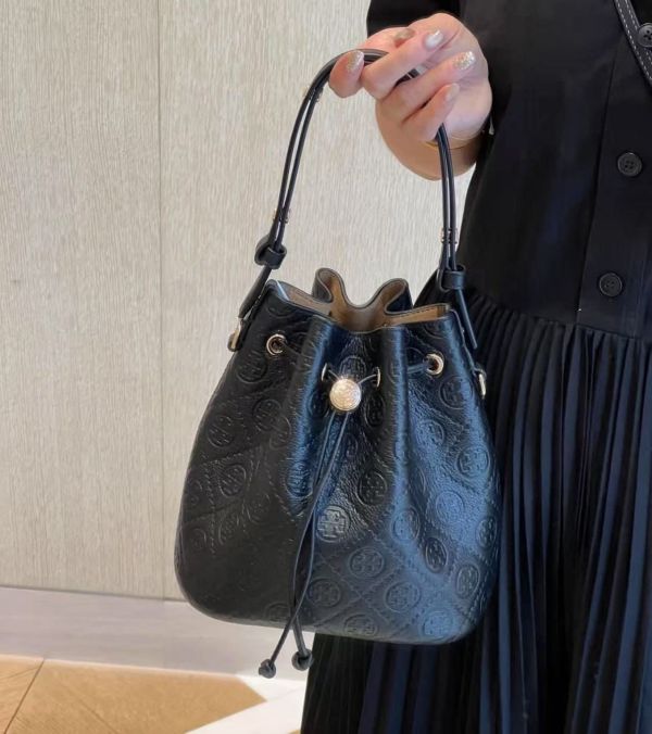 Tory Burch T Monogram Leather Bucket Bag牛皮水桶包(售價已折) Tory Burch T Monogram Leather Bucket Bag牛皮水桶包