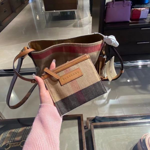 BURBERRY經典流蘇水桶包(小)附小包(售價已折) 日本代購,BURBERRY,肩背包