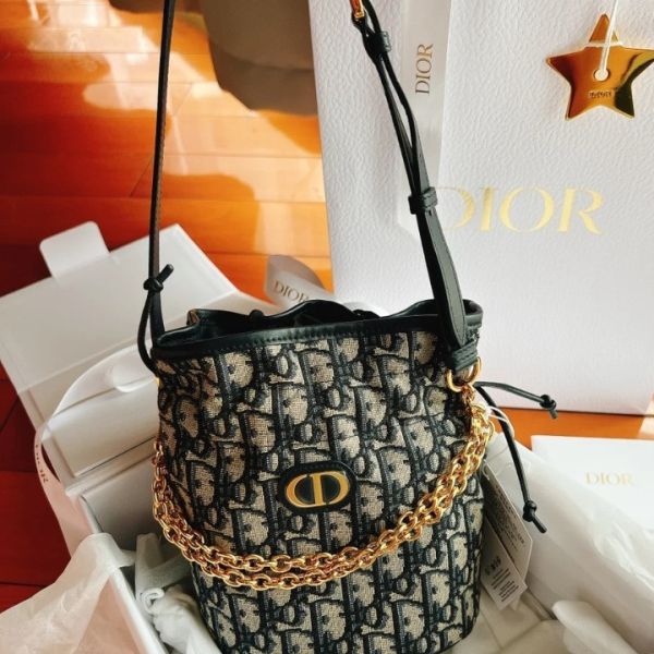 日本 30 Montaigne 附抽繩迷你水桶包 藍色 Dior Oblique 緹花 日本 30 Montaigne 附抽繩迷你水桶包 藍色 Dior Oblique 緹花