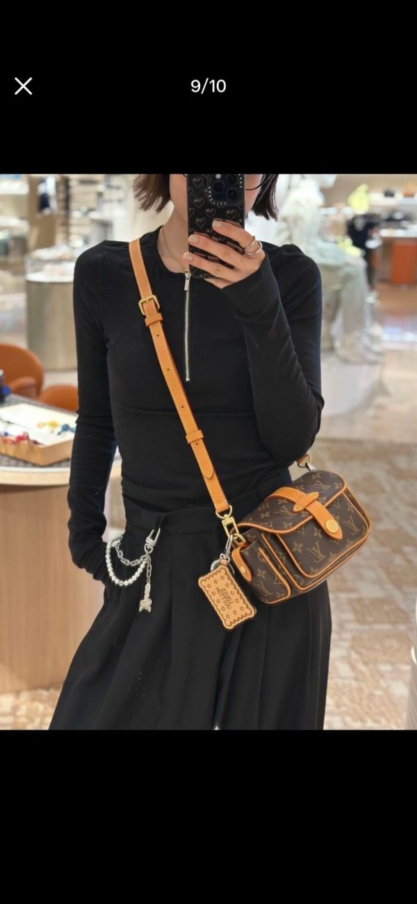 日本 LOUIS VUITTON 路易威登 LV Cargo單肩包﻿ 日本 LOUIS VUITTON 路易威登 LV Cargo單肩包﻿