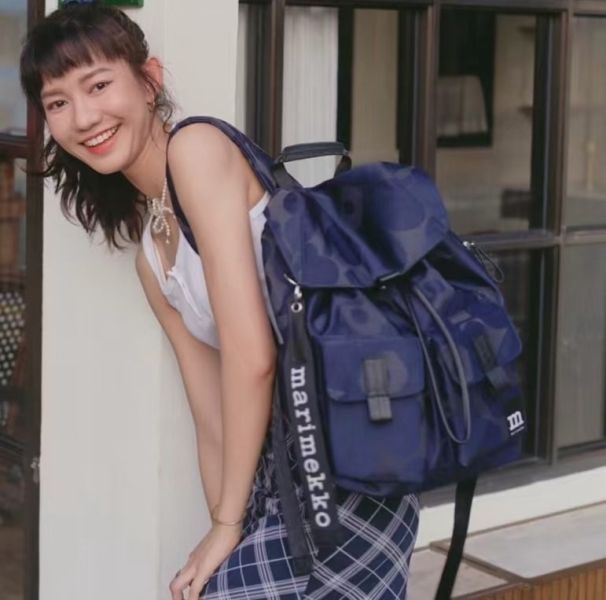 日本marimekko Everything Backpack L Unikko印花後背包藍色大號 日本marimekko マリメッコ Everything Backpack  I Unikko 背包藍色大號