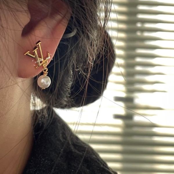 日本 Louis Vuitton LV  M01585 珍珠耳環 日本 Louis Vuitton LV  M01585 珍珠耳環