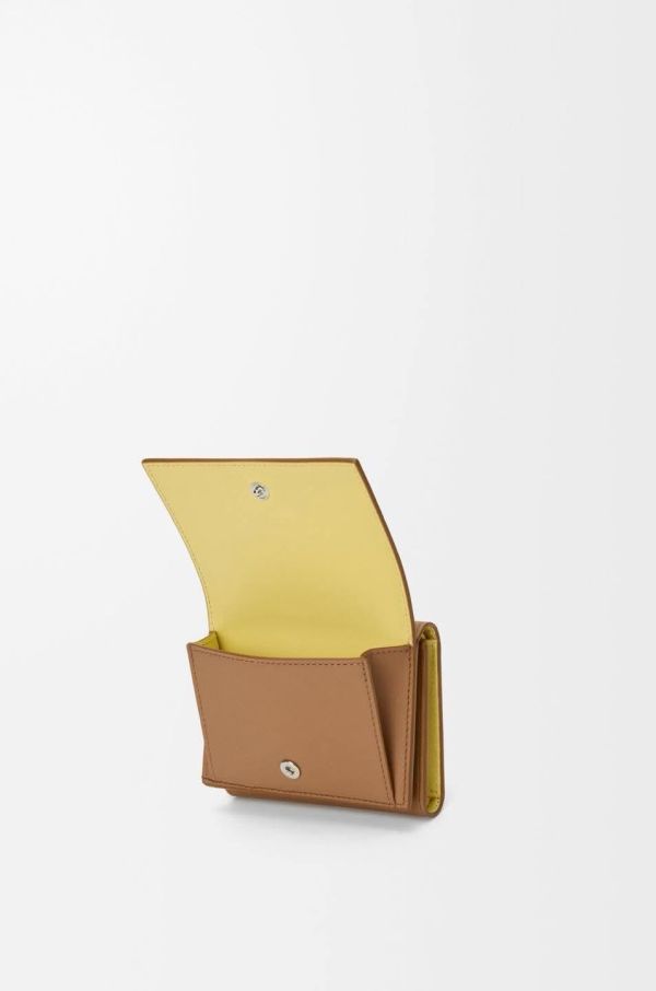 日本LOEWE 與Suna Fujita藤田匠平與山野千里 合作推出 春季錢包 日本LOEWE 與Suna Fujita藤田匠平與山野千里 合作推出 春季錢包