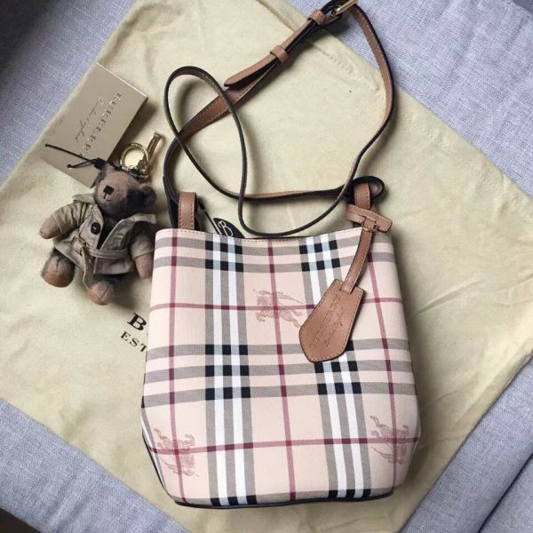 日本代購-特價BURBERRY Haymarket 格紋斜背水桶包(售價已折) BURBERRY ,Haymarket ,格紋,斜背,水桶包