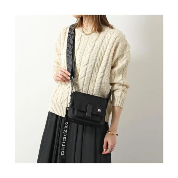 日本marimekko Unikko 系列尼龍小郵差包(售價已折) 日本 marimekko Unikko 系列尼龍小郵差包