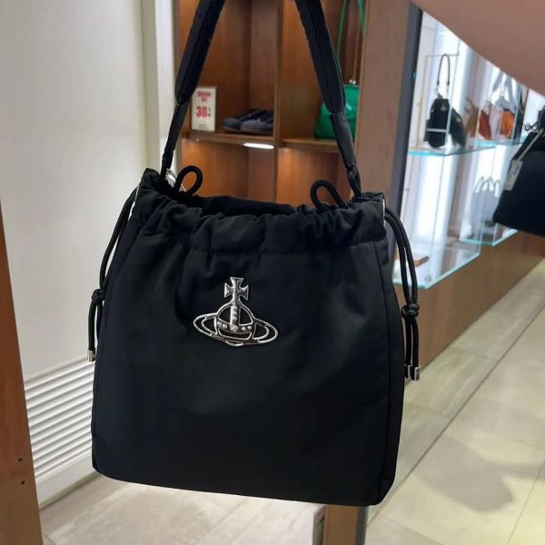 日本Vivienne Westwood Hilary 水桶肩包 日本Vivienne Westwood Hilary 水桶肩包
