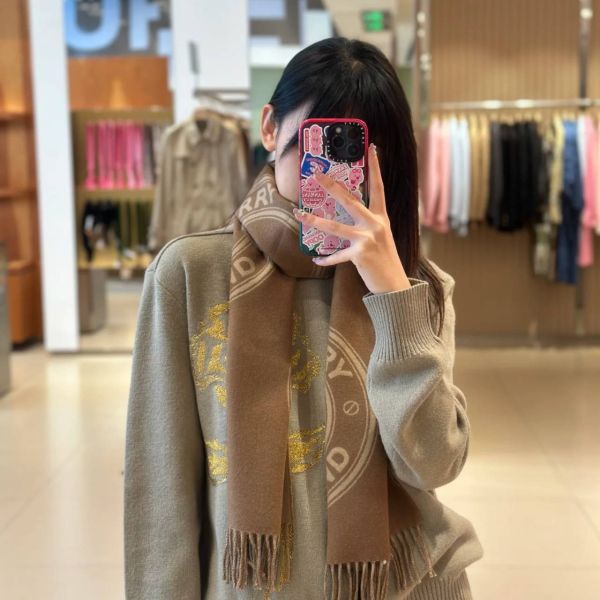 特價Burberry Outlet 雙面雙色羊毛圍巾(售價已折) Burberry Outlet 雙面雙色羊毛圍巾