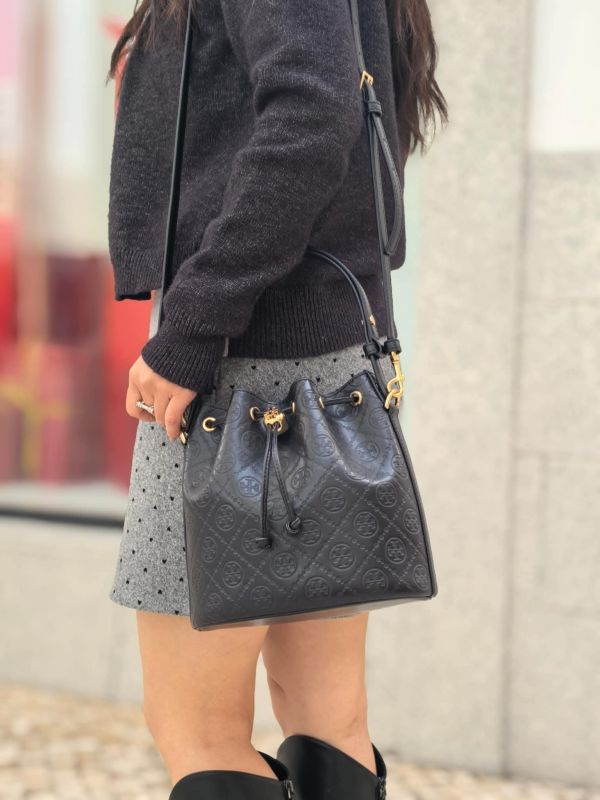 Tory Burch T Monogram Leather Bucket Bag牛皮水桶包(售價已折) Tory Burch T Monogram Leather Bucket Bag牛皮水桶包