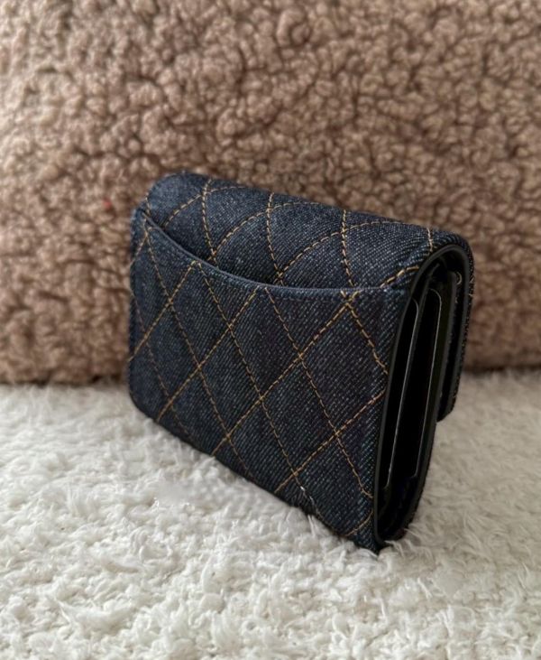 CHANEL 香奈兒牛仔布三折短夾(售價已折) CHANEL 香奈兒牛仔布三折短夾