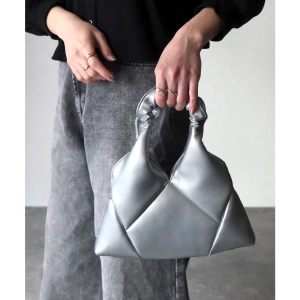 日本 Riberry 褶皺提把菱格紋三角包 日本 Riberry 褶皺提把菱格紋三角包