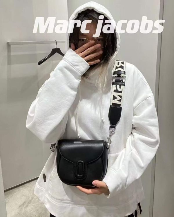 MARC JACOBS 磁扣翻蓋斜背馬鞍包小號 MARC JACOBS 磁扣翻蓋斜背馬鞍包