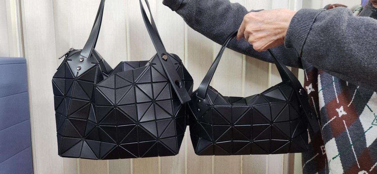 日本 黑色 BAOBAO 波士頓霧面拉鍊手提包 日本 黑色 BAOBAO 波士頓霧面拉鍊手提包