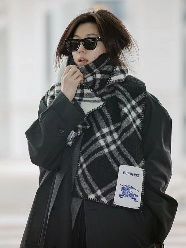 特價BURBERRY 格紋羊絨戰馬圍巾(售價已折) 日本代購,BURBERRY,圍巾