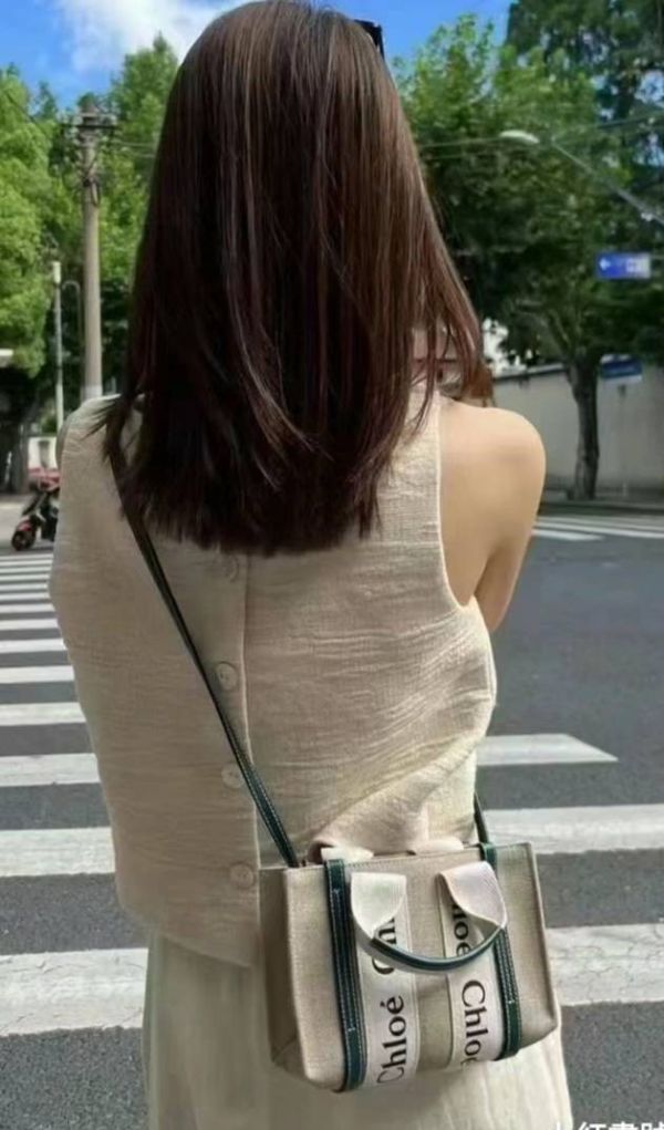 現貨CHLOE WOODY TOTE S號 亞麻帆布和亮面小牛皮手提包 CHLOE WOODY TOTE S號 亞麻帆布和亮面小牛皮手提包