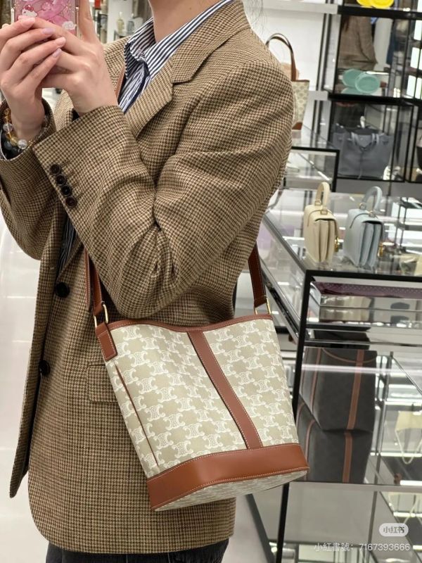 CELINE TRIOMPHE 帆布牛皮飾邊水桶包(售價已折) CELINE TRIOMPHE 帆布牛皮飾邊水桶包