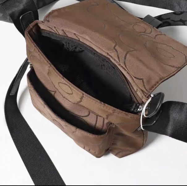 日本marimekko Unikko 系列尼龍小郵差包(售價已折) 日本 marimekko Unikko 系列尼龍小郵差包