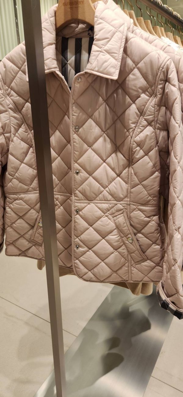 日本 B𝕦𝕣𝕓𝕖𝕣𝕣𝕪 outlet 經典菱格紋夾克外套 日本 B𝕦𝕣𝕓𝕖𝕣𝕣𝕪 outlet 經典菱格紋夾克外套