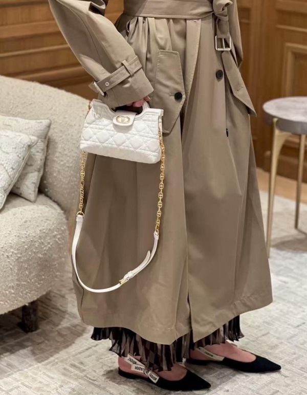 日本Dior Jolie Top Handle 迷你手提包Cannage 籐格紋羊皮 日本Dior Jolie Top Handle 迷你手提包Cannage 籐格紋羊皮