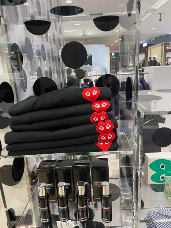 日本限定川久保玲PLAY COMME DES GARÇONS x Invader聯名款 日本限定川保久玲PLAY COMME DES GARÇONS x Invader聯名款