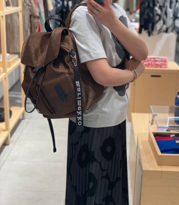 日本marimekko Everything Backpack L Unikko印花後背包藍色大號 日本marimekko マリメッコ Everything Backpack  I Unikko 背包藍色大號